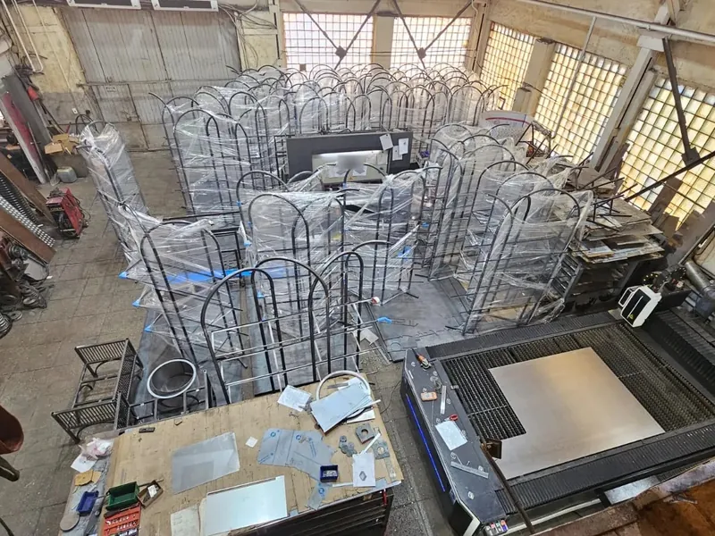 Green steel arches in protective film in the KARLSON workshop