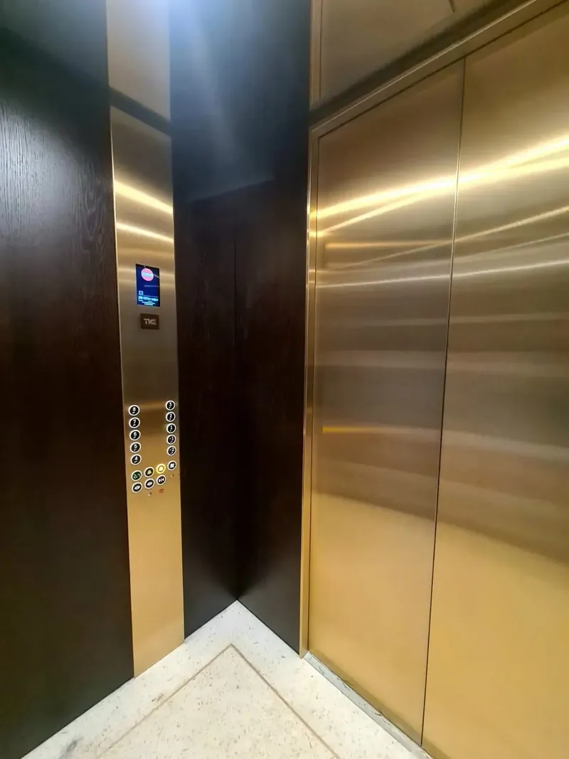 Lift car walls in gold PVD stainless steel